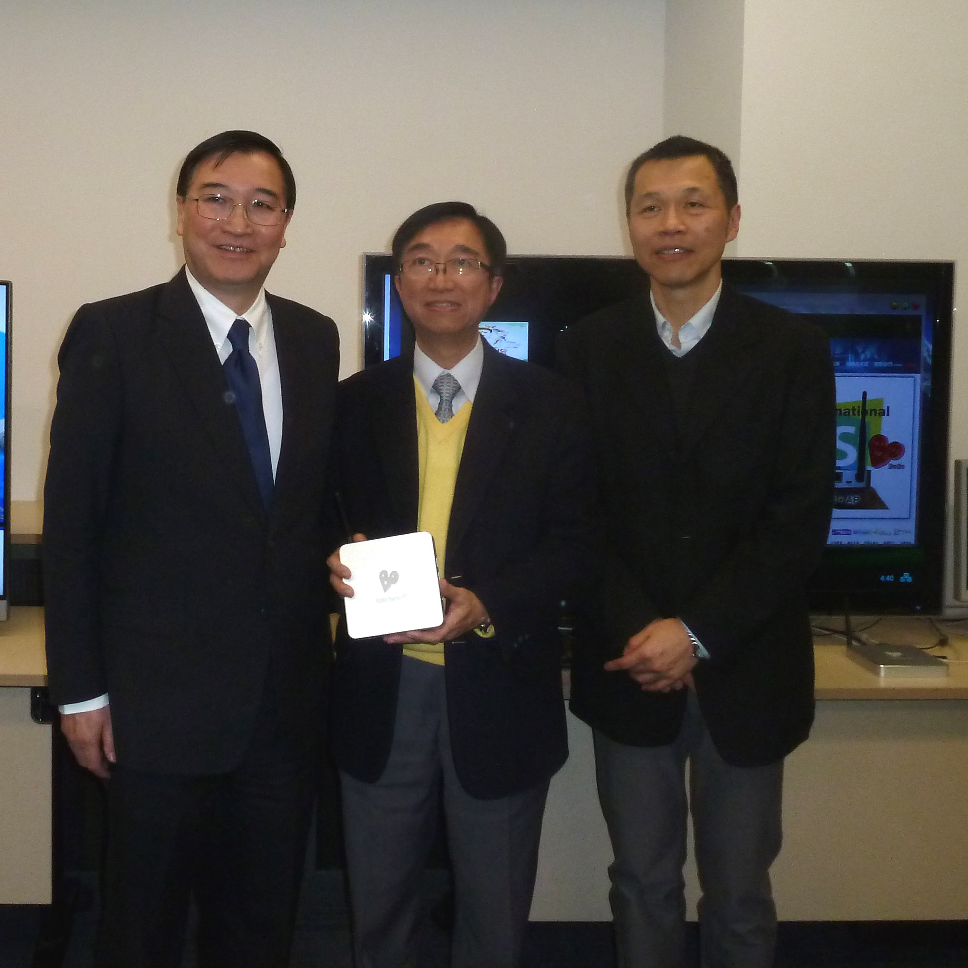 From left to right: Dr. Nim Kwan Cheung, CEO of ASTRI, Mr. Alan Kan, Dr. Jau Liu, Director of ECE, ASTRI